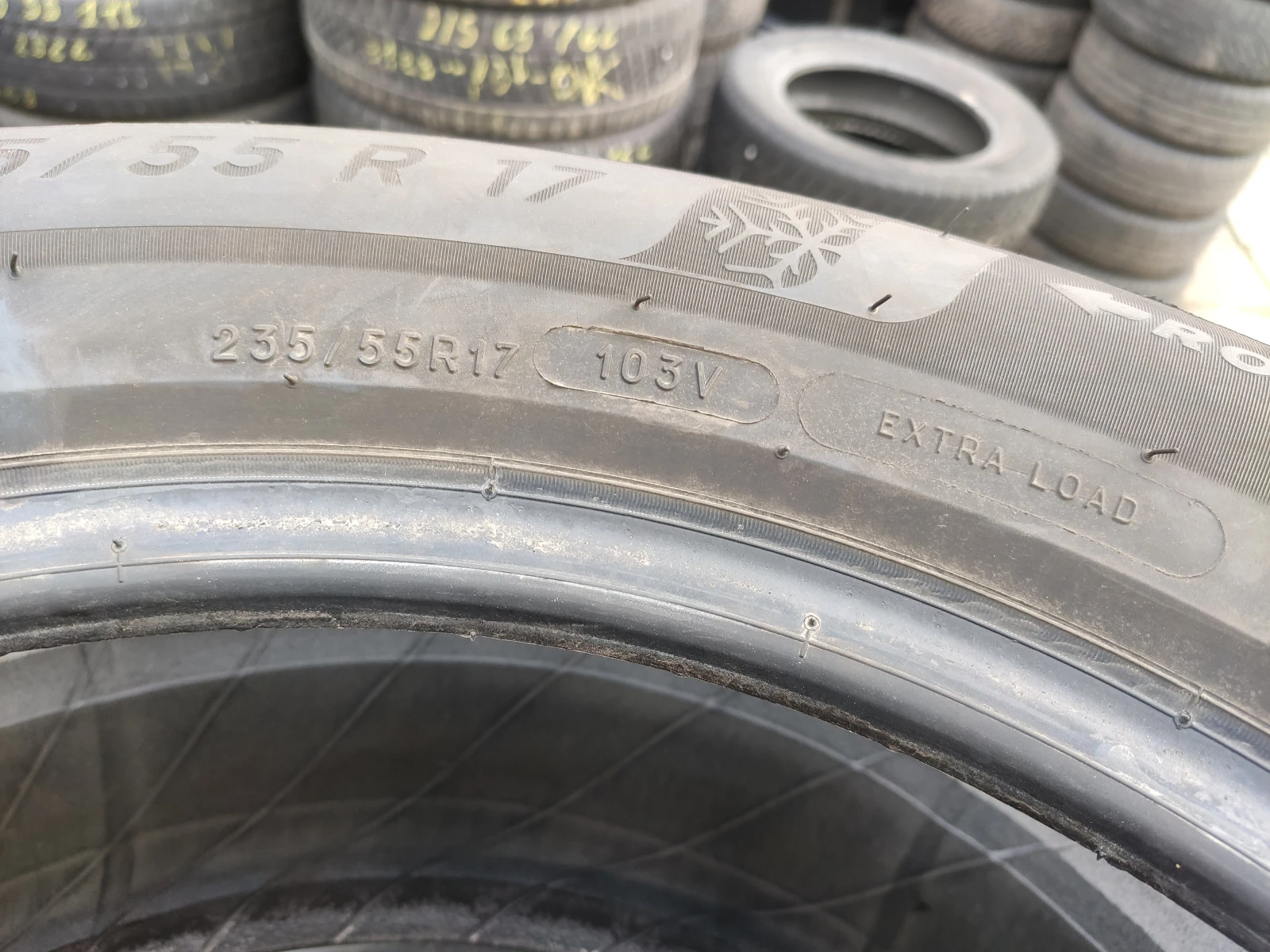 Гуми Зимни 235/55R17, снимка 8 - Гуми и джанти - 53961644
