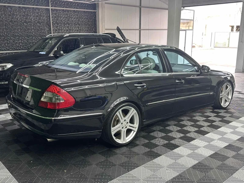 Mercedes-Benz E 320 CDI, снимка 2 - Автомобили и джипове - 52478378