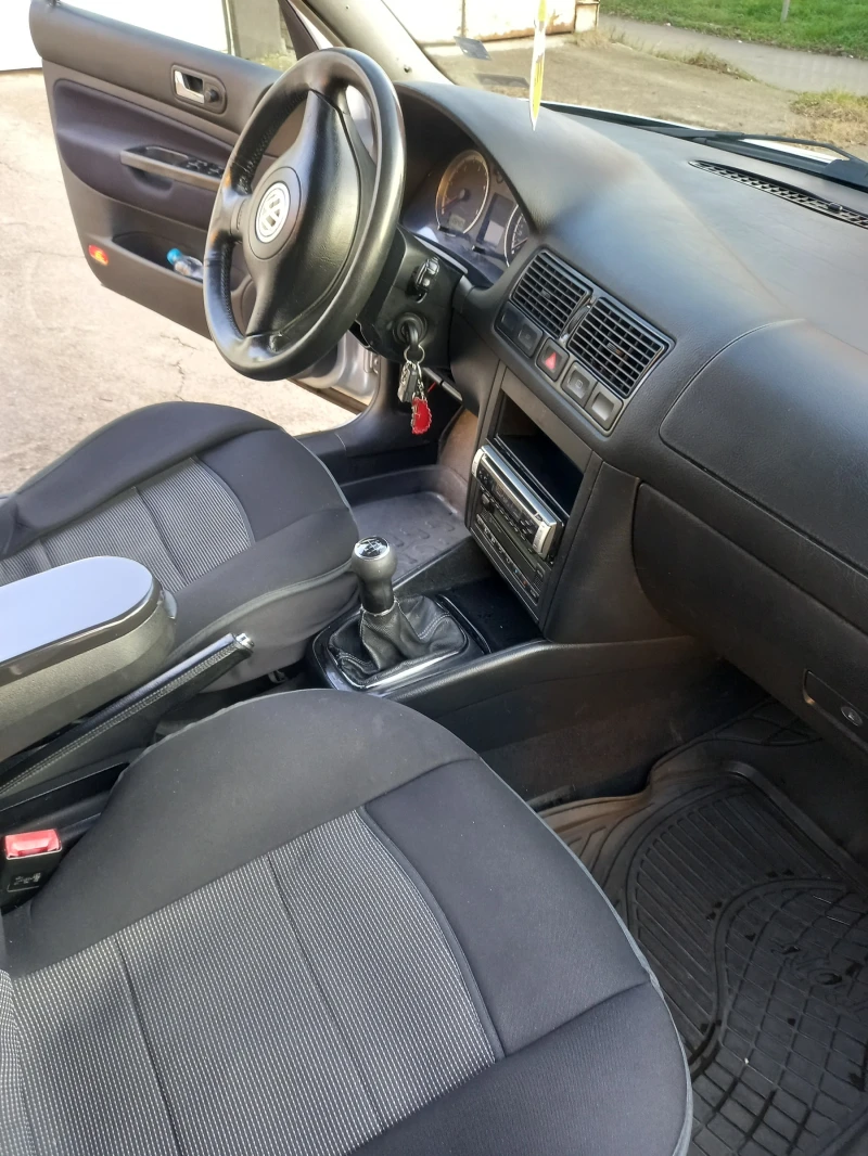 VW Golf, снимка 4 - Автомобили и джипове - 52755170