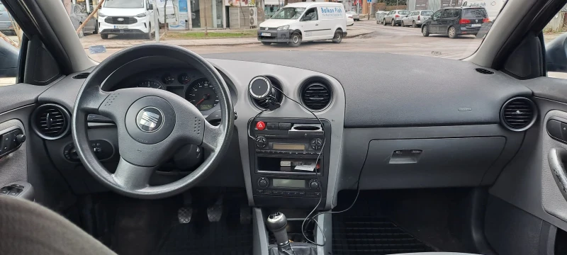 Seat Cordoba, снимка 4 - Автомобили и джипове - 53097915