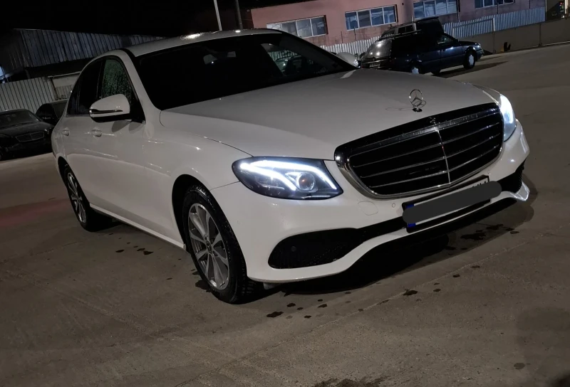 Mercedes-Benz E 220, снимка 3 - Автомобили и джипове - 53426382