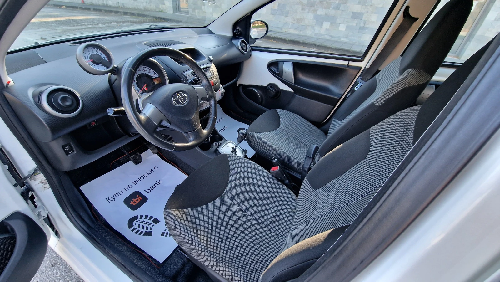 Toyota Aygo 1.0i* Автомат* Климатик* 90хил.км - изображение 10