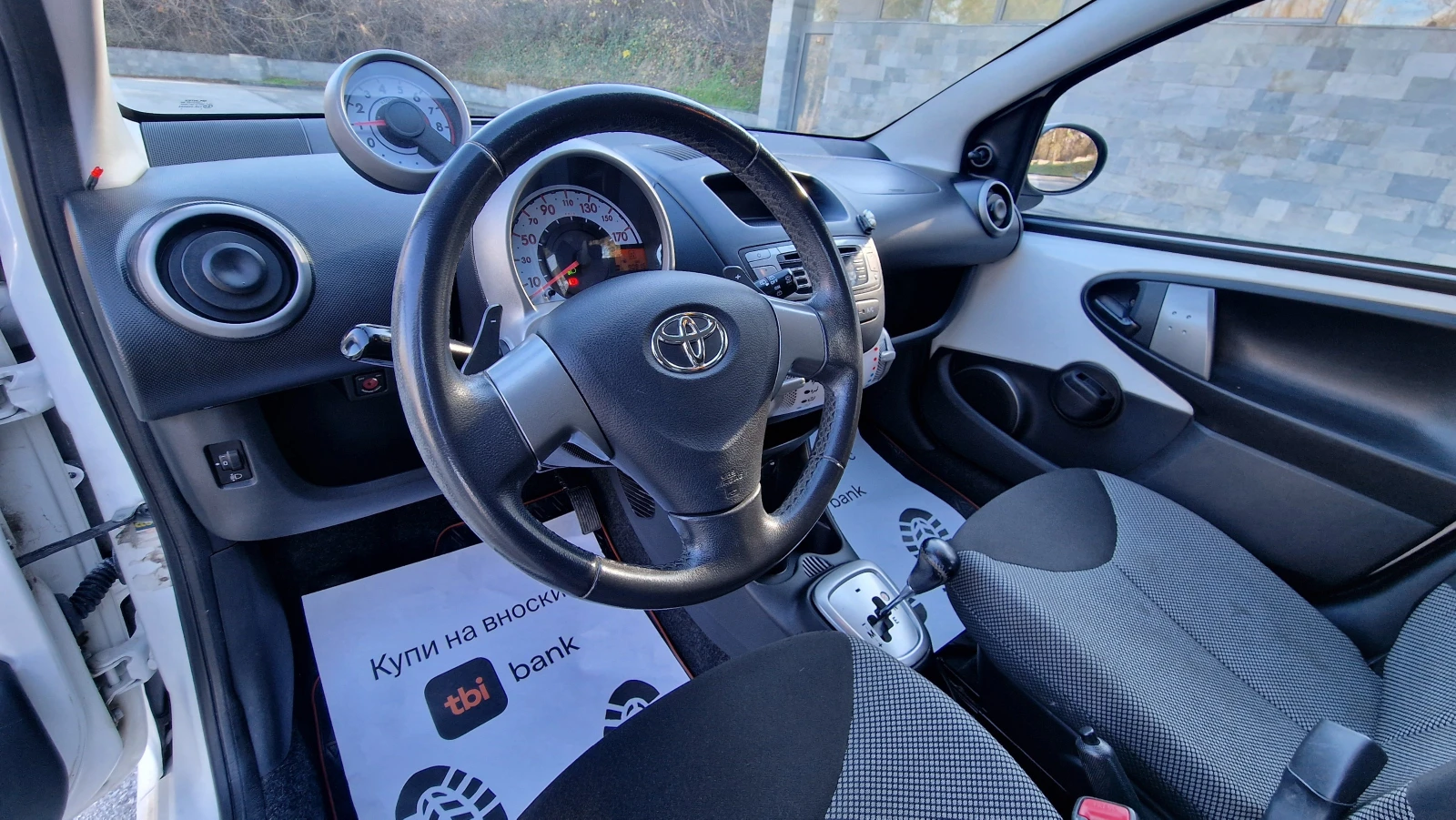 Toyota Aygo 1.0i* Автомат* Климатик* 90хил.км - изображение 8