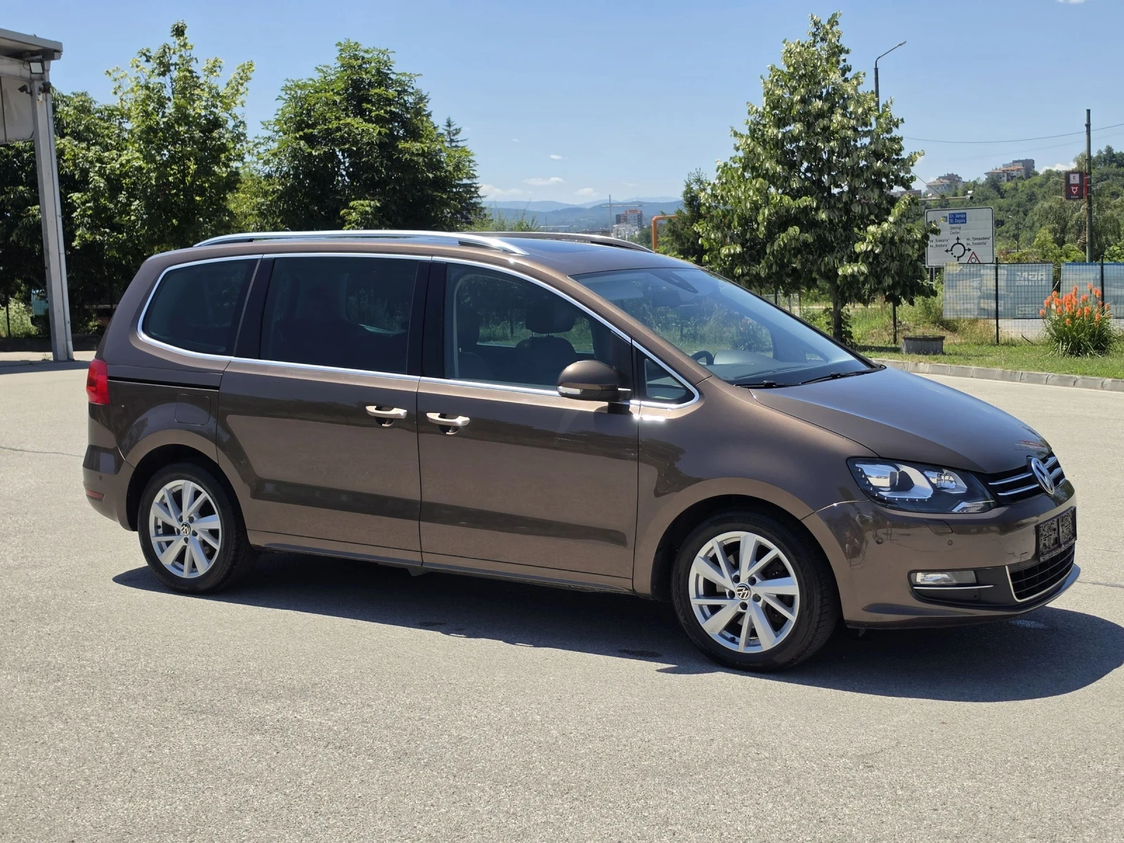 VW Sharan  2.0tdi 170kc.c* DSG* Panorama* High-line* , снимка 3 - Автомобили и джипове - 52448852