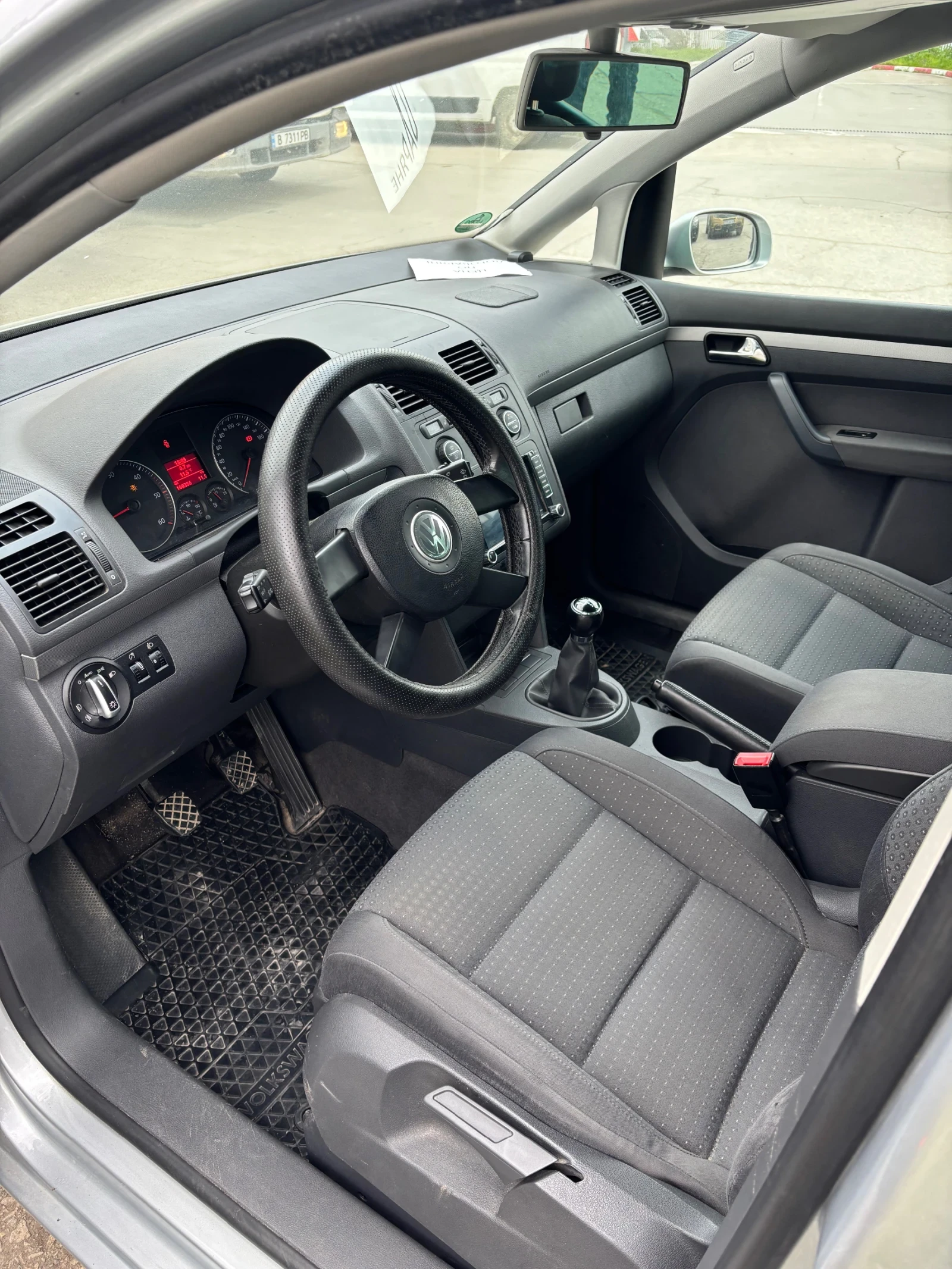 VW Touran, снимка 5 - Автомобили и джипове - 54118567