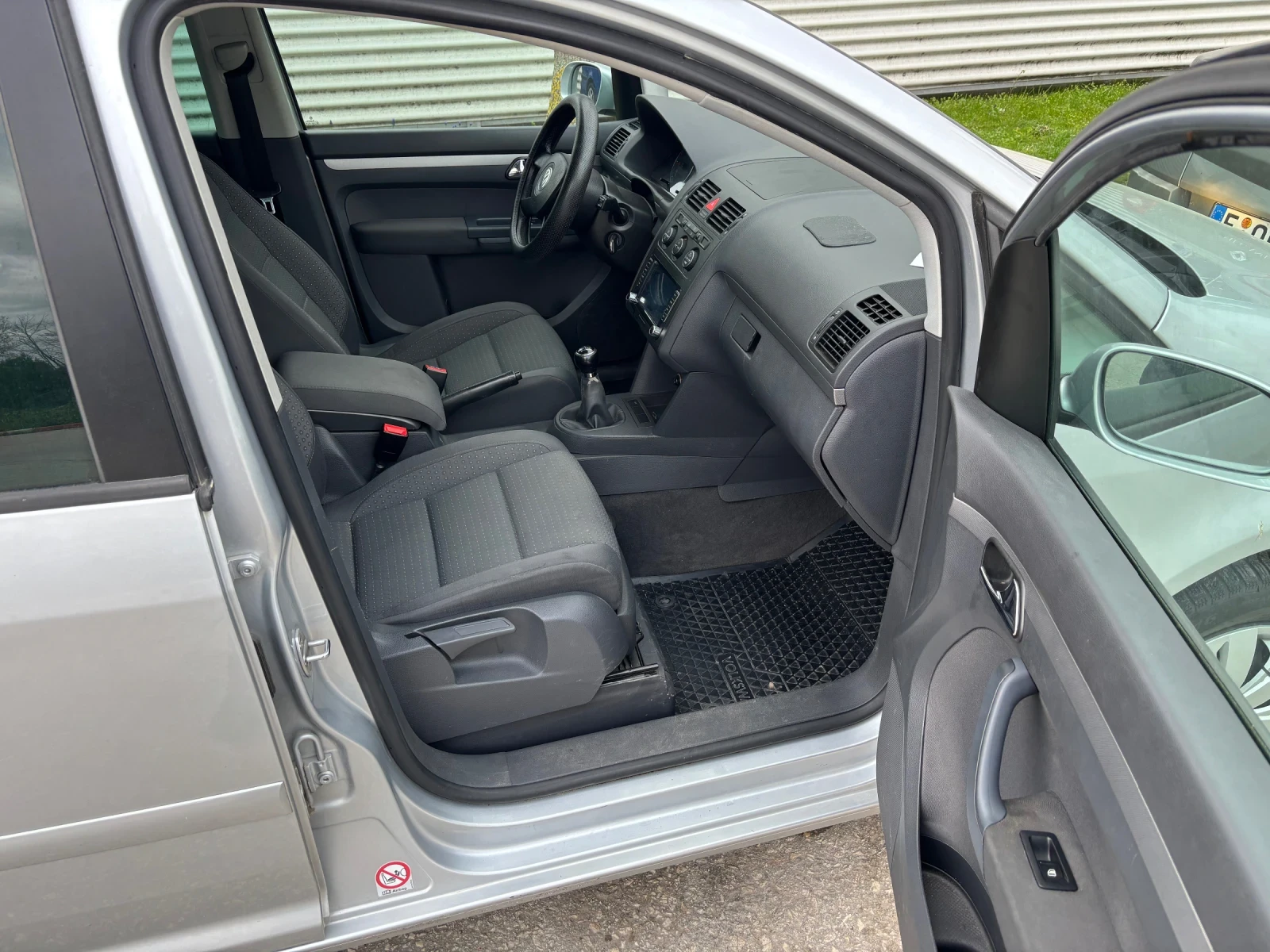 VW Touran, снимка 10 - Автомобили и джипове - 54118567