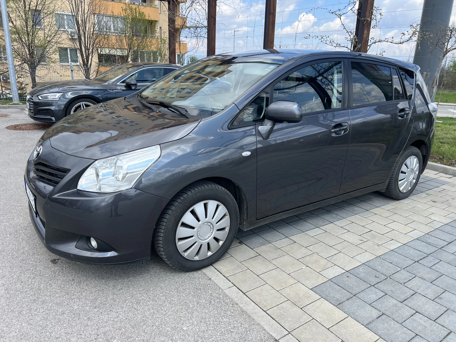 Toyota Verso 2.0 D-4D 126 Видео, снимка 5 - Автомобили и джипове - 54260471