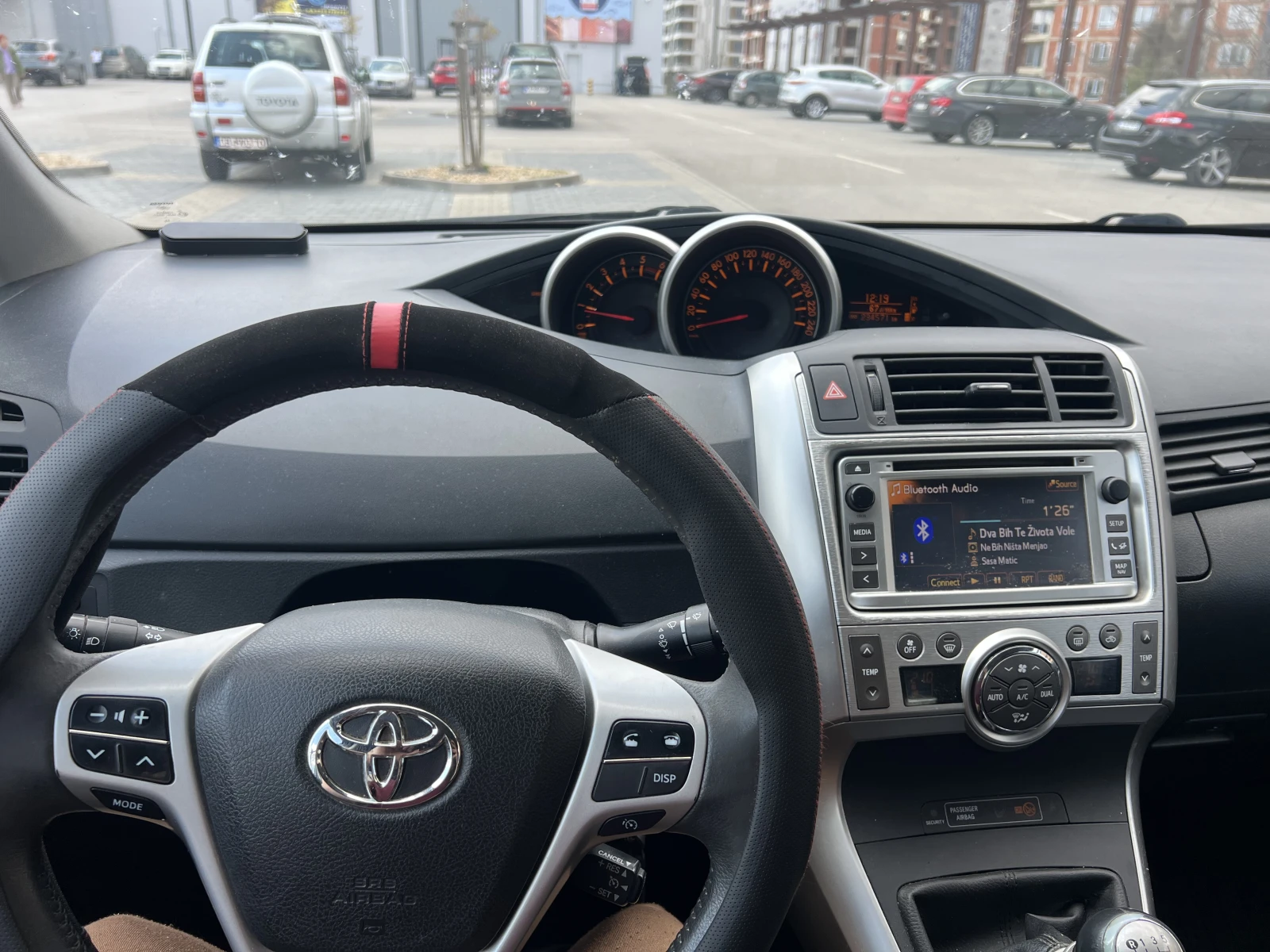 Toyota Verso 2.0 D-4D 126 Видео, снимка 6 - Автомобили и джипове - 54260471