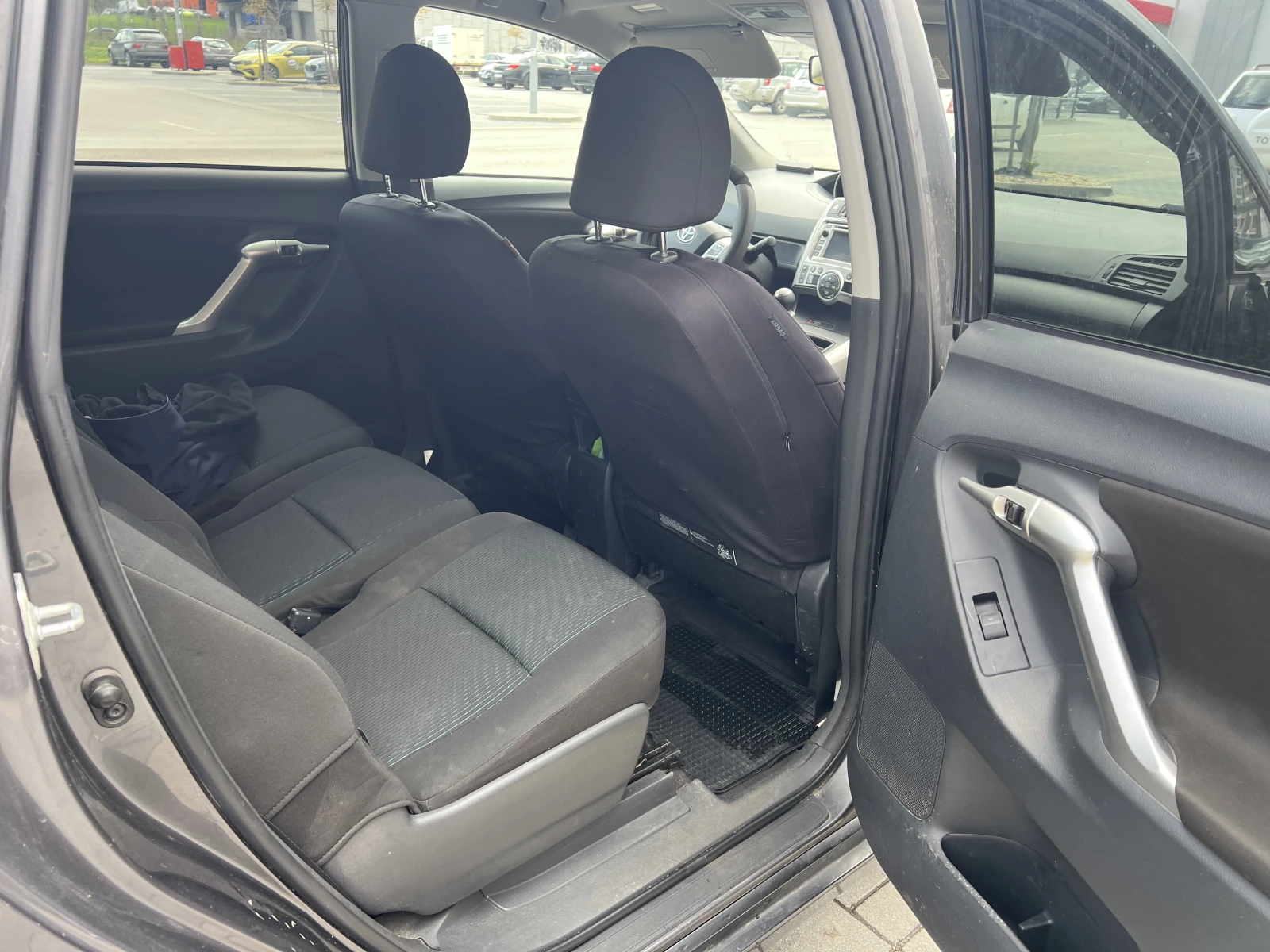 Toyota Verso 2.0 D-4D 126 Видео, снимка 12 - Автомобили и джипове - 54260471