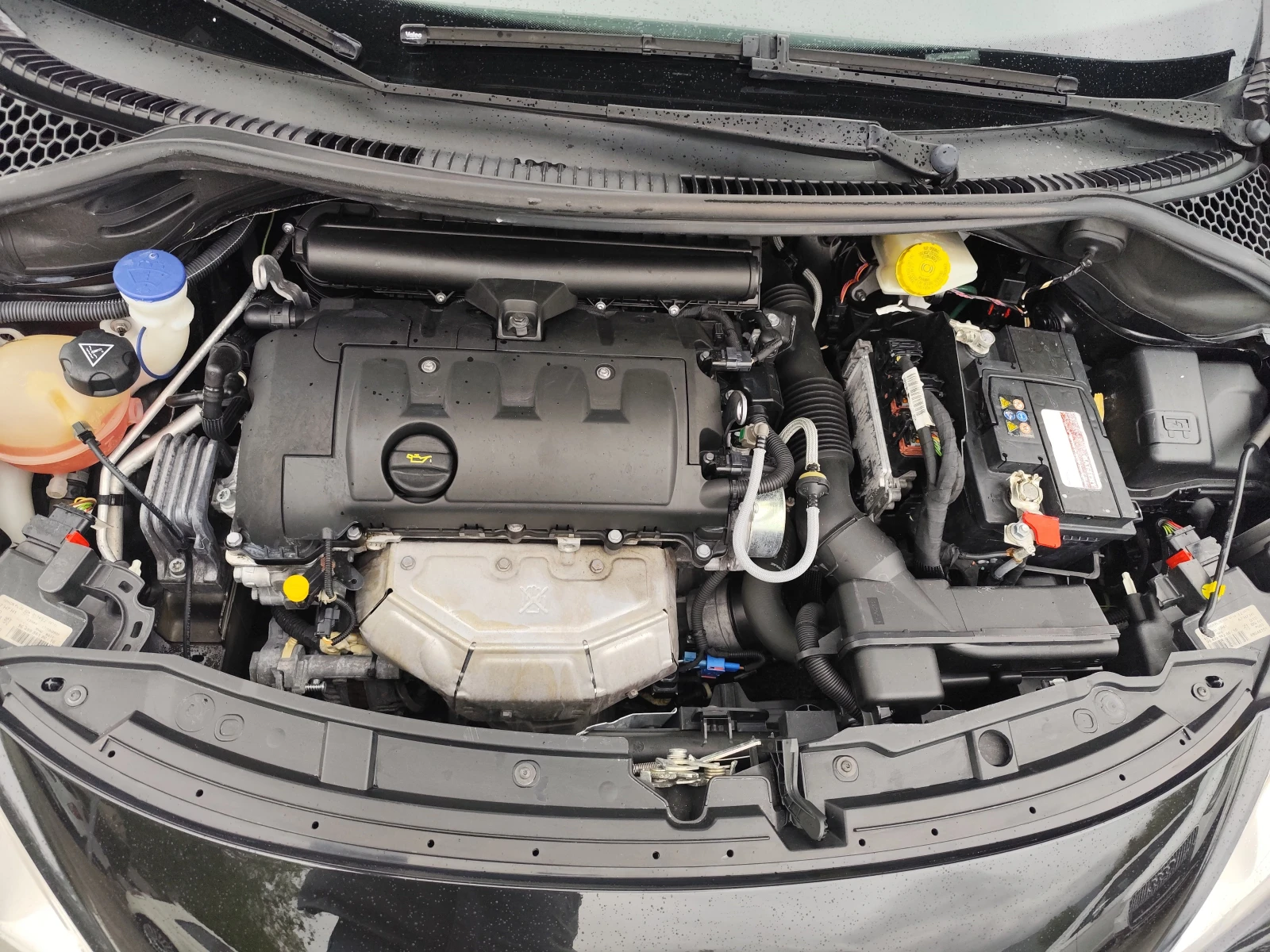 Peugeot 207 1.4i* 119000km* KLIMA* , снимка 13 - Автомобили и джипове - 54477446