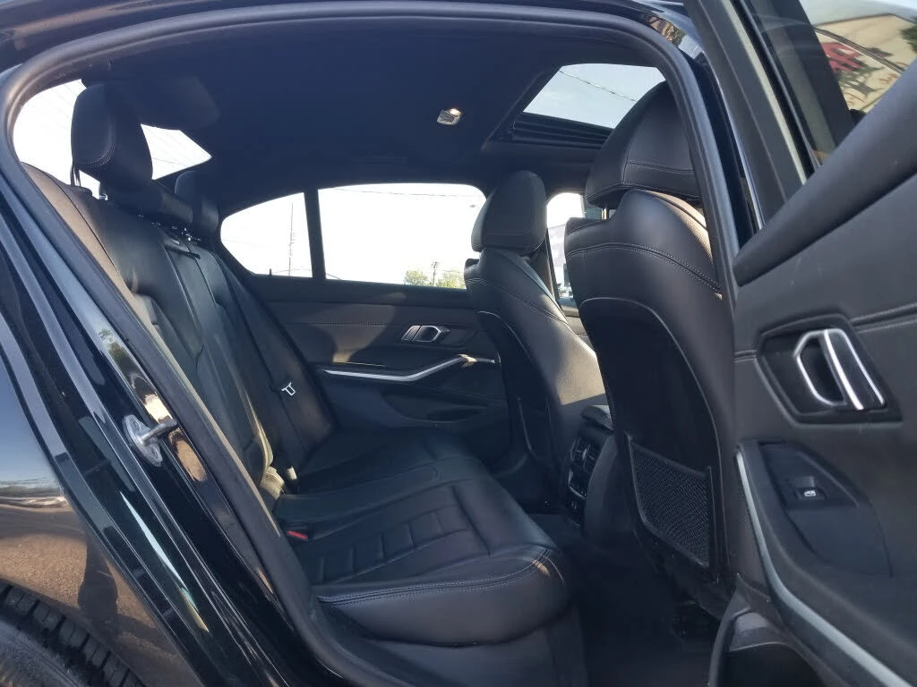 BMW 330 i* XDRIVE* M-SPORT* ПОДГРЕВ* КАМЕРА* ШИБИДАХ, снимка 12 - Автомобили и джипове - 54725610