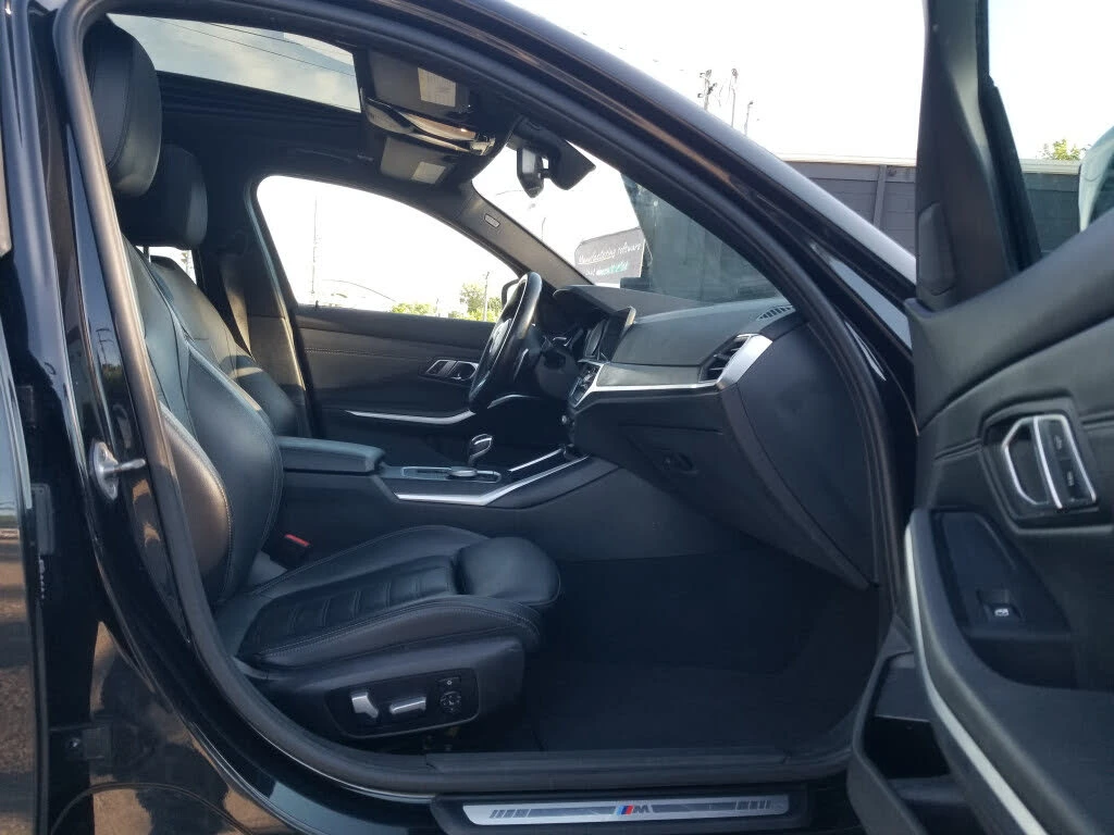 BMW 330 i* XDRIVE* M-SPORT* ПОДГРЕВ* КАМЕРА* ШИБИДАХ, снимка 4 - Автомобили и джипове - 54725610