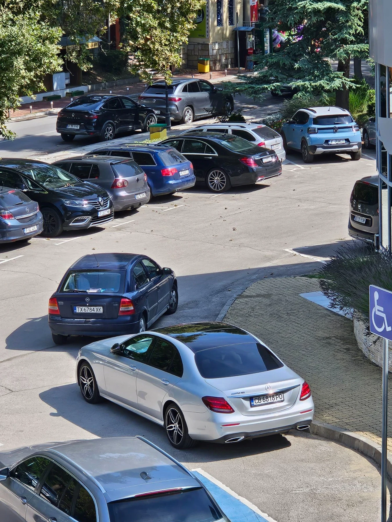 Mercedes-Benz E 200 AMG Line, Night Package, снимка 4 - Автомобили и джипове - 54830910