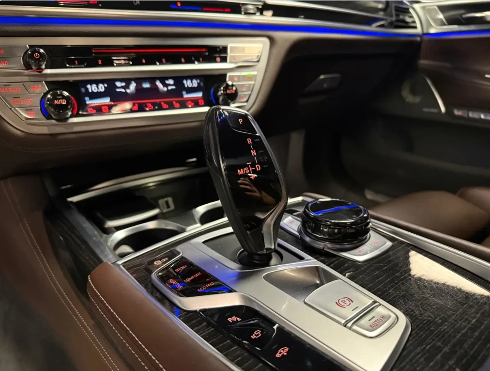 BMW 750 BOWERS&WILKINS| 750i xDrive| FULL| CLEAN TITLE, снимка 15 - Автомобили и джипове - 54997954