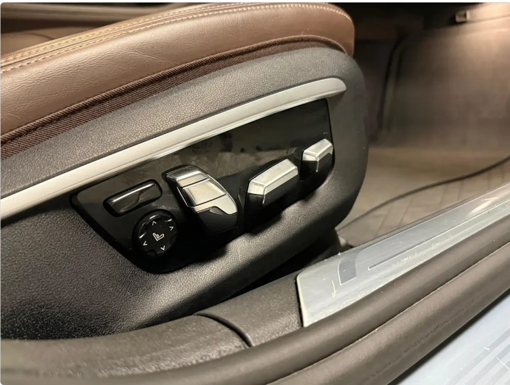 BMW 750 BOWERS&WILKINS| 750i xDrive| FULL| CLEAN TITLE, снимка 17 - Автомобили и джипове - 54997954
