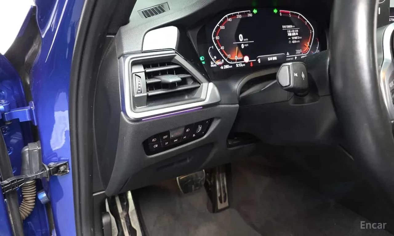 BMW 320 d Touring M Sport / HEAD UP / АВТОКРЕДИТ , снимка 13 - Автомобили и джипове - 55569418
