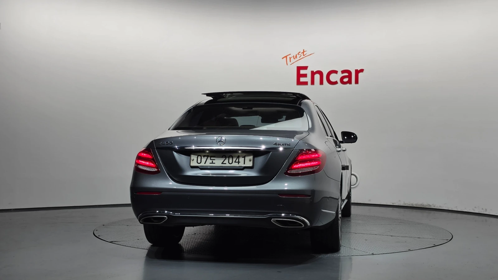 Mercedes-Benz E 400 4MATIC * DIS * ОБДУХ * BURM * 360 * HUD , снимка 4 - Автомобили и джипове - 55611740