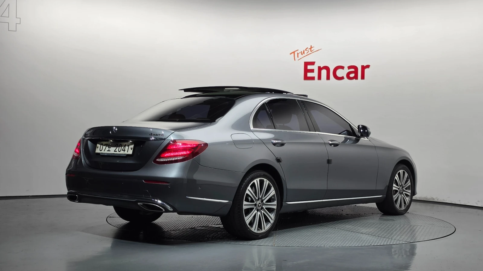 Mercedes-Benz E 400 4MATIC * DIS * ОБДУХ * BURM * 360 * HUD , снимка 3 - Автомобили и джипове - 55611740