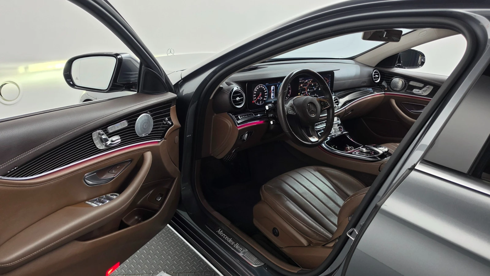 Mercedes-Benz E 400 4MATIC * DIS * ОБДУХ * BURM * 360 * HUD , снимка 12 - Автомобили и джипове - 55611740