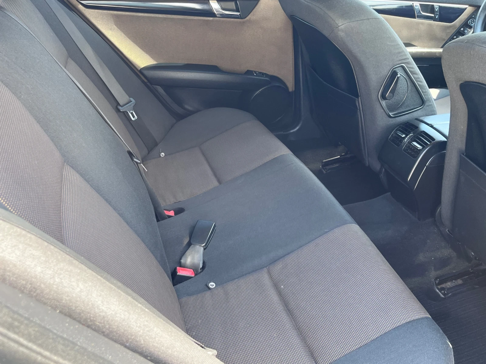 Mercedes-Benz C 200, снимка 13 - Автомобили и джипове - 55929384