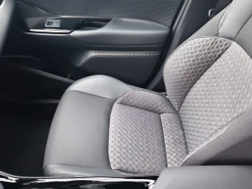 Toyota C-HR 2.0 Hybrid, Facelift Club Bi-tone Гаранция - 22500 € / 44006.17 лв. - 94007429 12