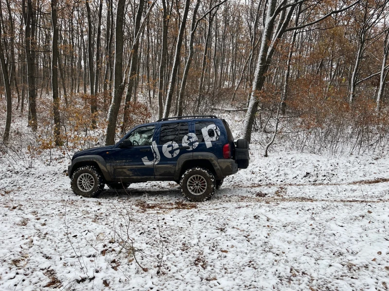 Jeep Cherokee, снимка 14 - Автомобили и джипове - 47030212