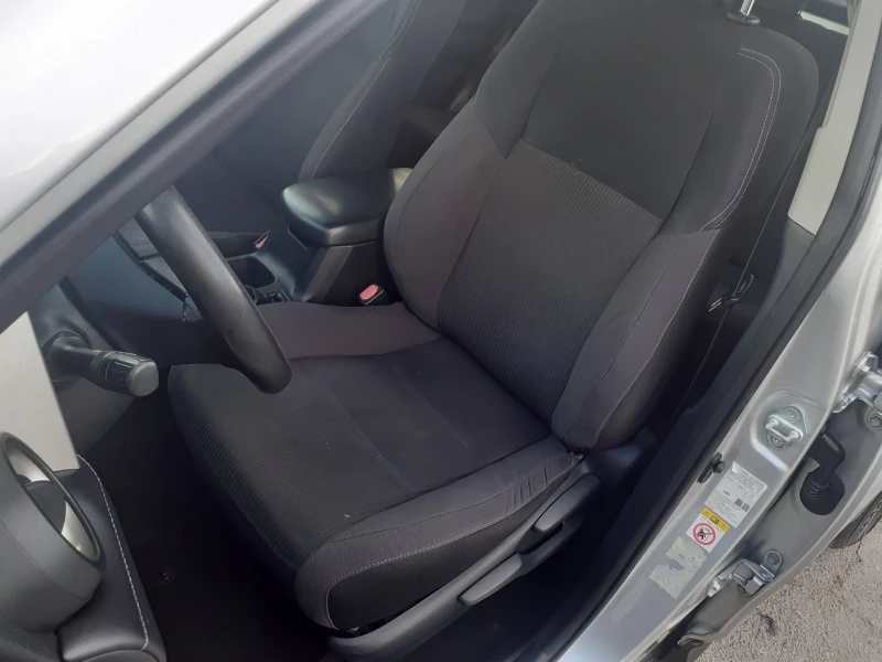 Toyota Rav4 2.0 D4D NAVI KAMERA PREMIUM FULL, снимка 8 - Автомобили и джипове - 51215172