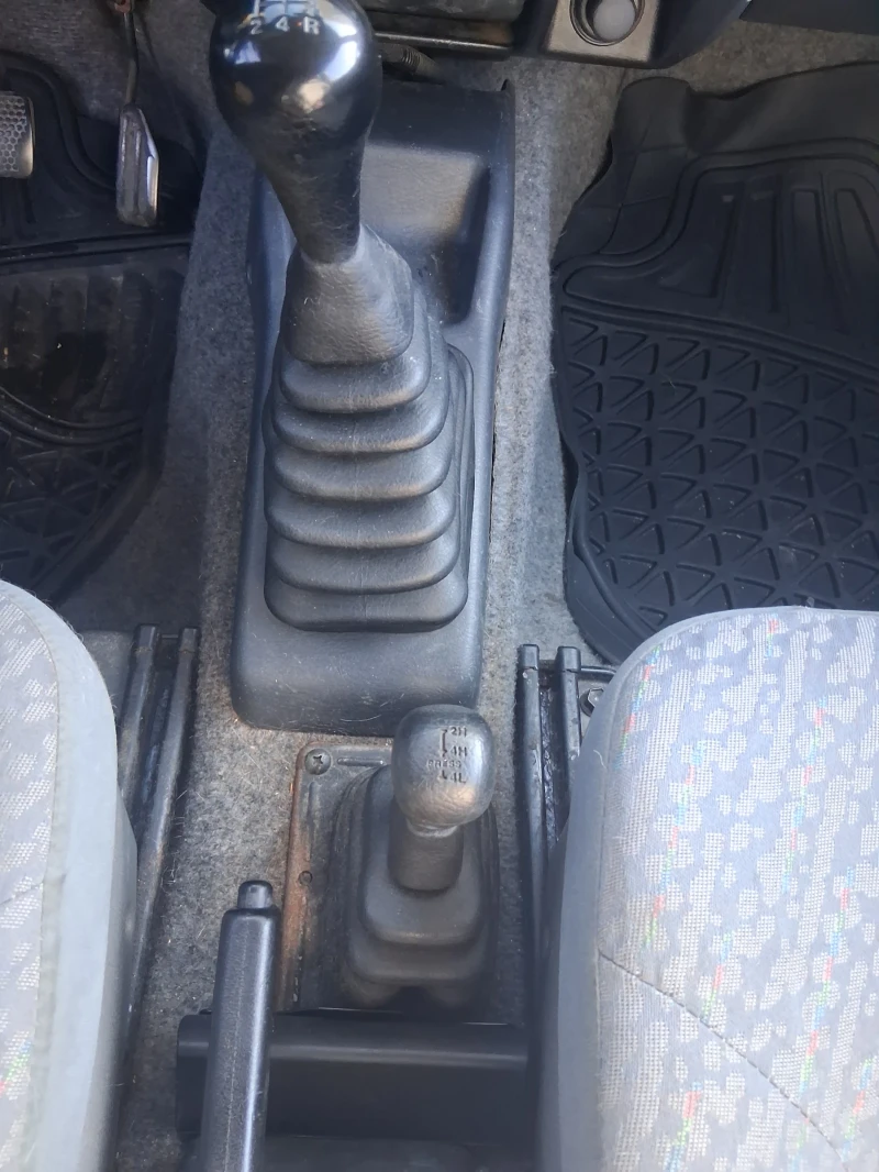 Suzuki Jimny, снимка 9 - Автомобили и джипове - 52393541