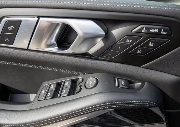 BMW X7 40d xDrive = M-Sport Pro = Гаранция, снимка 5 - Автомобили и джипове - 53902785