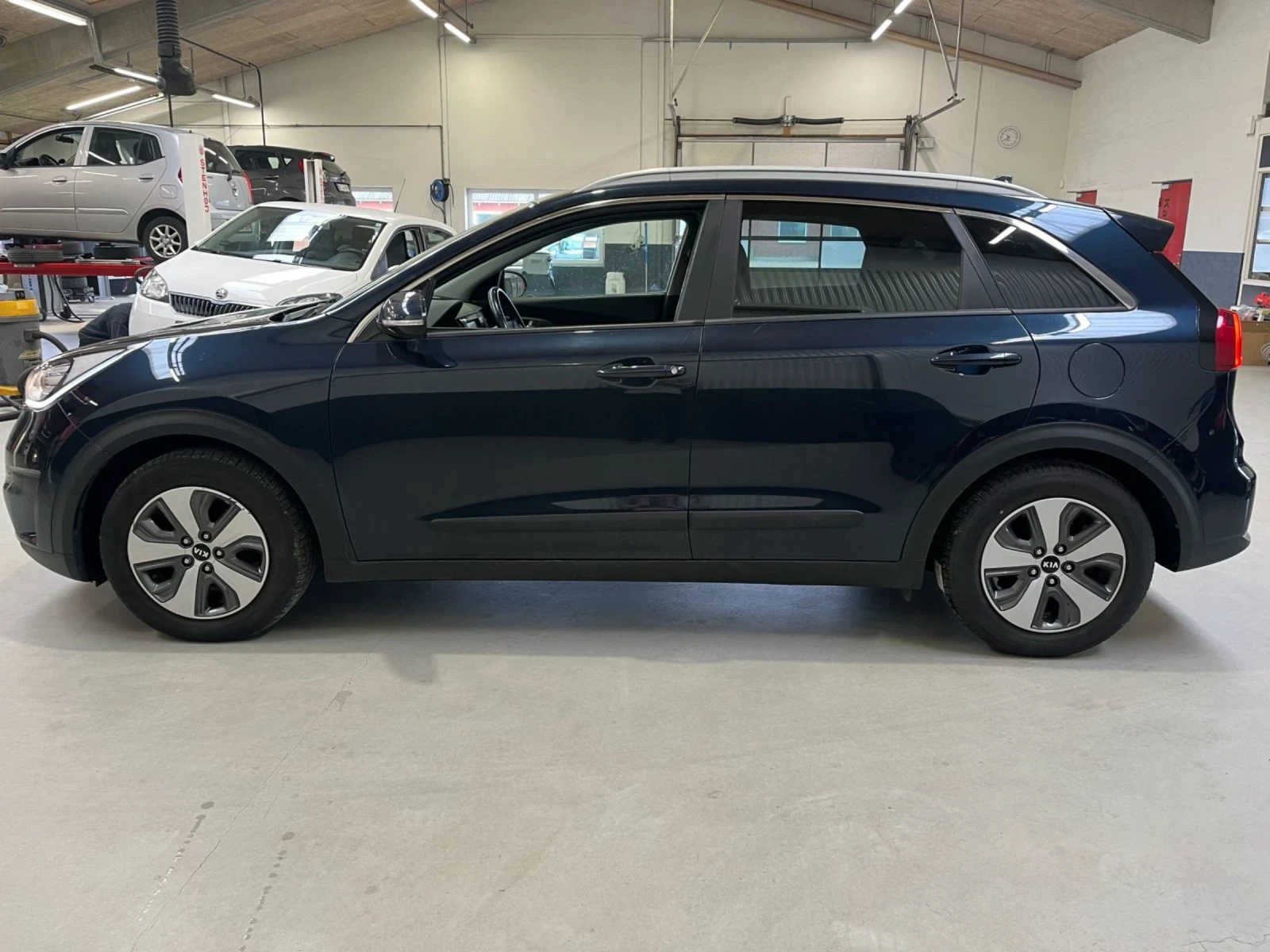 Kia Niro 1.6GDI / HEV / DCT Comfort+ / 122000km - изображение 7