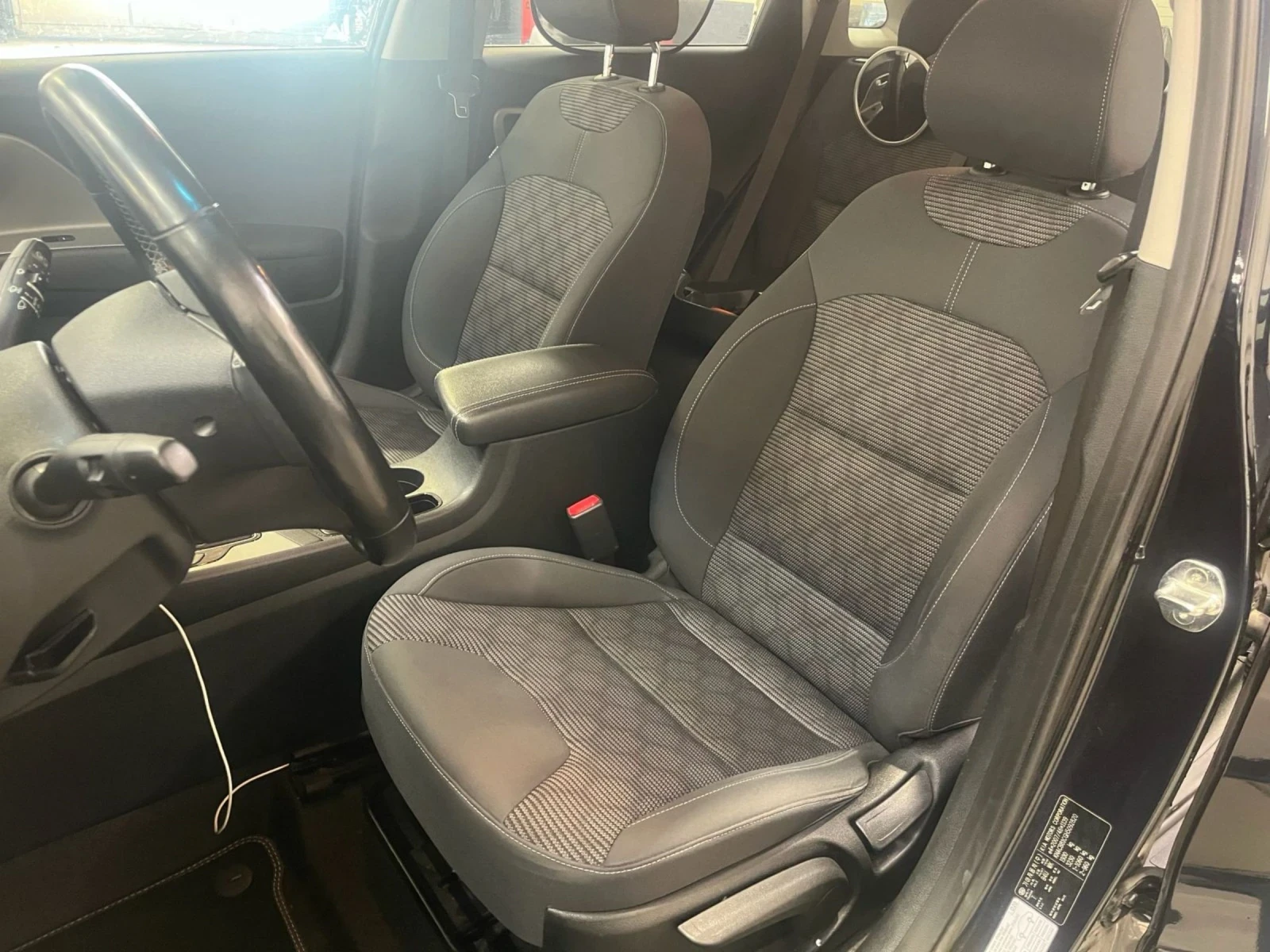 Kia Niro 1.6GDI / HEV / DCT Comfort+ / 122000km - изображение 9