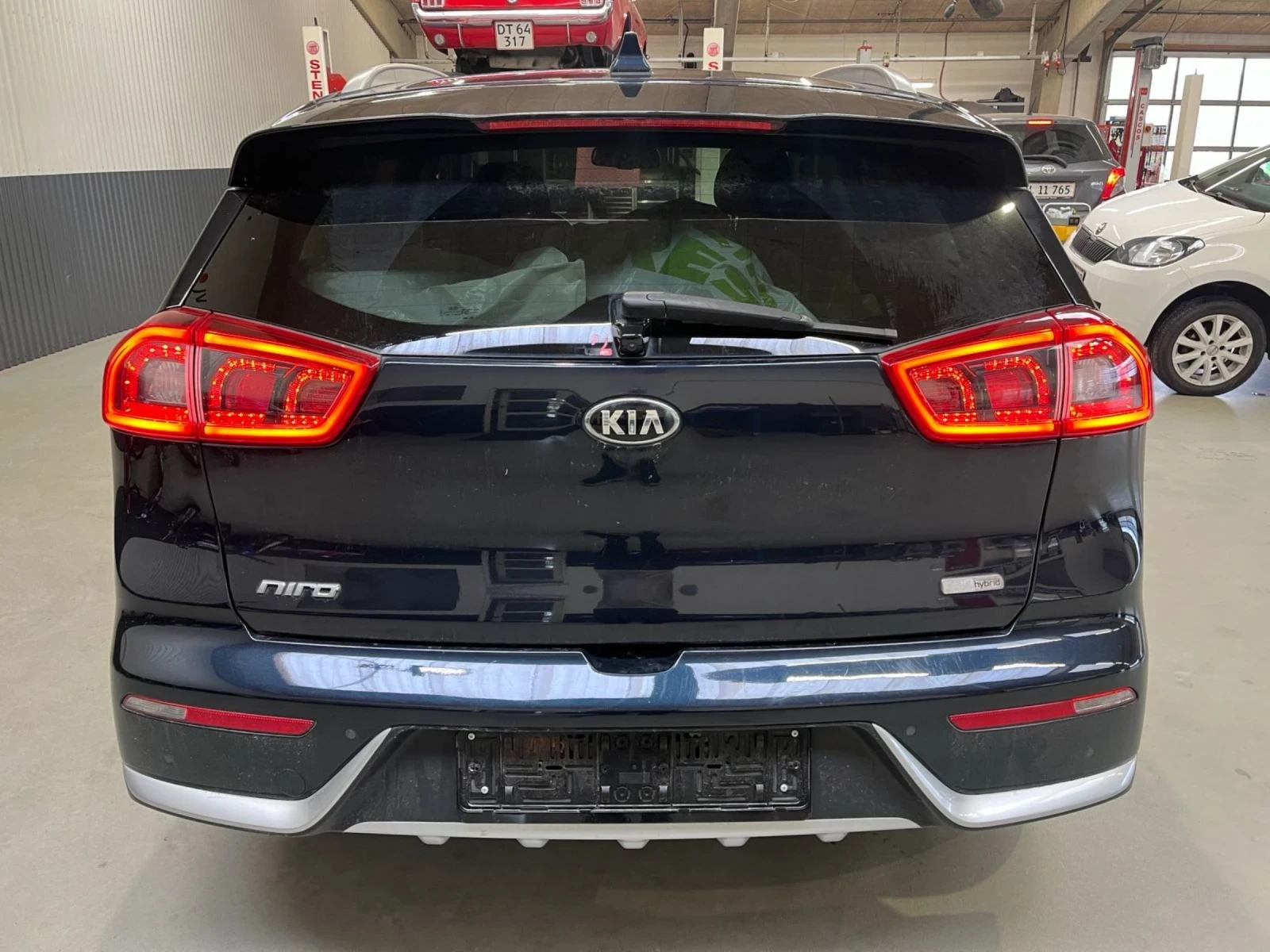 Kia Niro 1.6GDI / HEV / DCT Comfort+ / 122000km - изображение 4