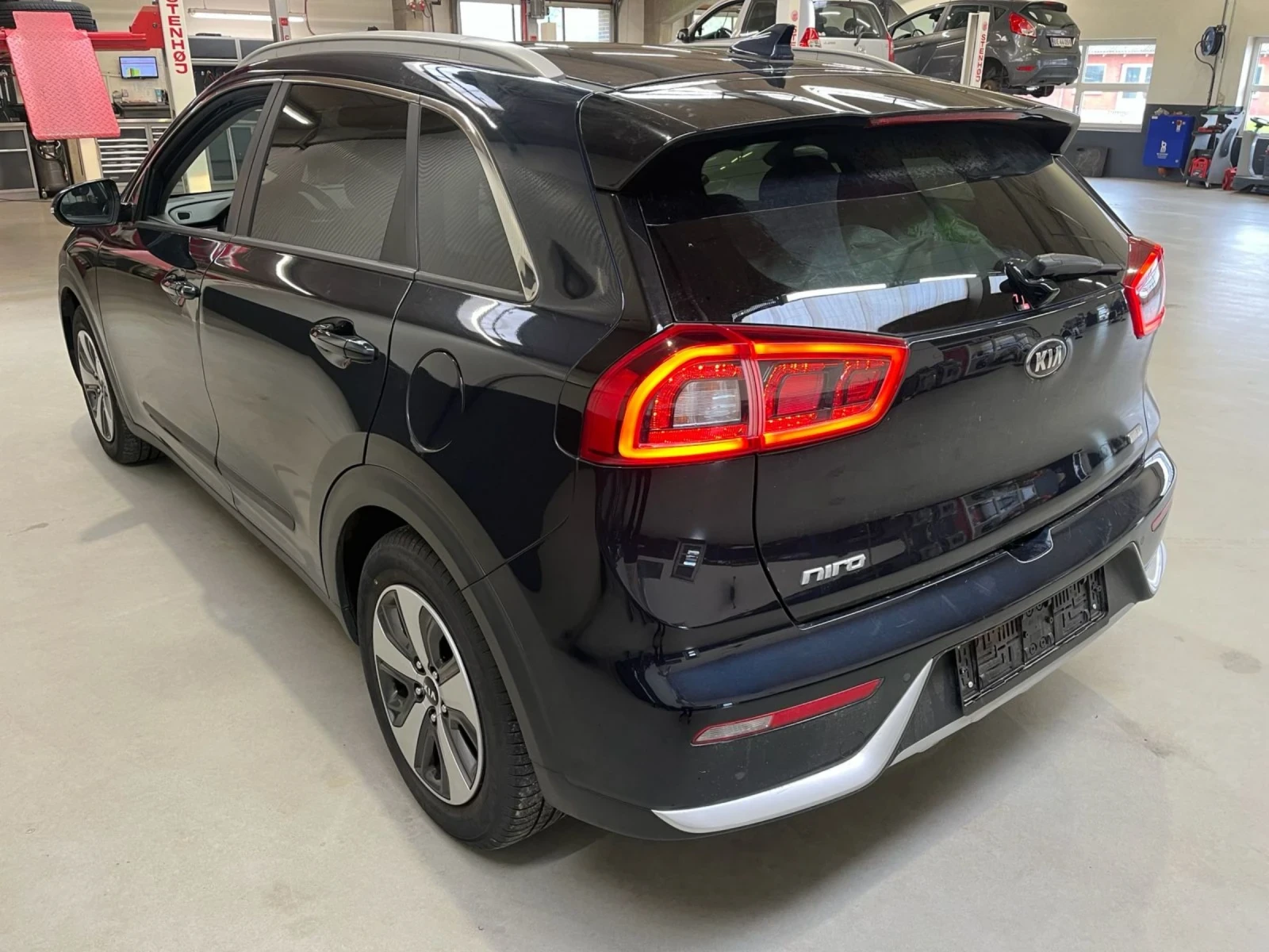 Kia Niro 1.6GDI / HEV / DCT Comfort+ / 122000km - изображение 5