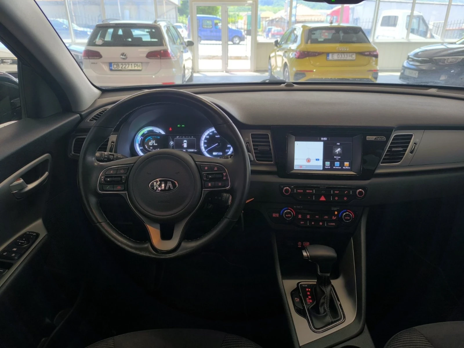 Kia Niro 1.6GDI / HEV / DCT Comfort+ / 122000km - изображение 8