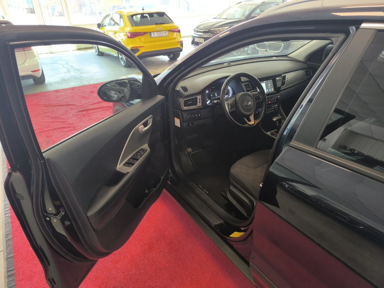 Kia Niro 1.6GDI / HEV / DCT Comfort+ / 122000km - изображение 9