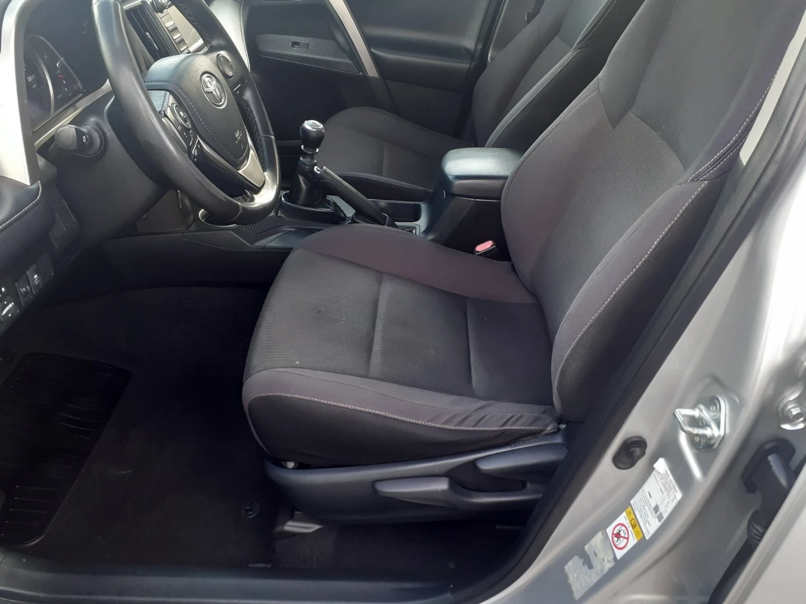 Toyota Rav4 2.0 D4D NAVI KAMERA PREMIUM FULL - изображение 9