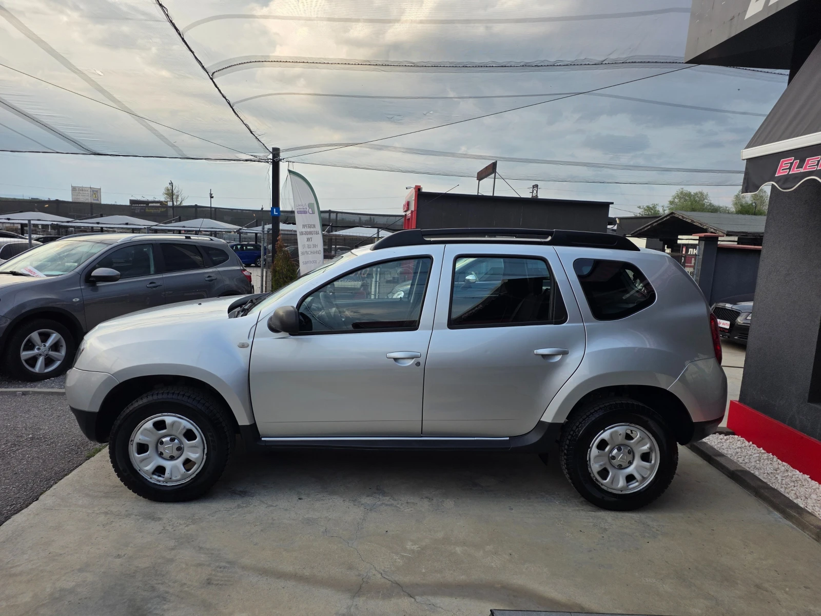 Dacia Duster 1.6i-105к.с EURO 5-4Х4-КЛИМАТИК-ШВЕЙЦАРИЯ - изображение 4