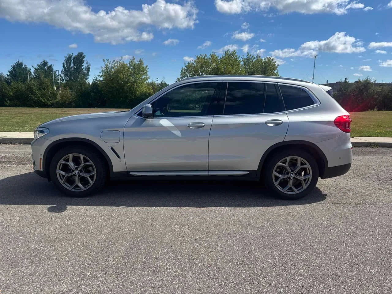 BMW X3 * xDrive30e * CARFAX * ПАНО * KEYLESS * ОБДУХВАНЕ - изображение 2