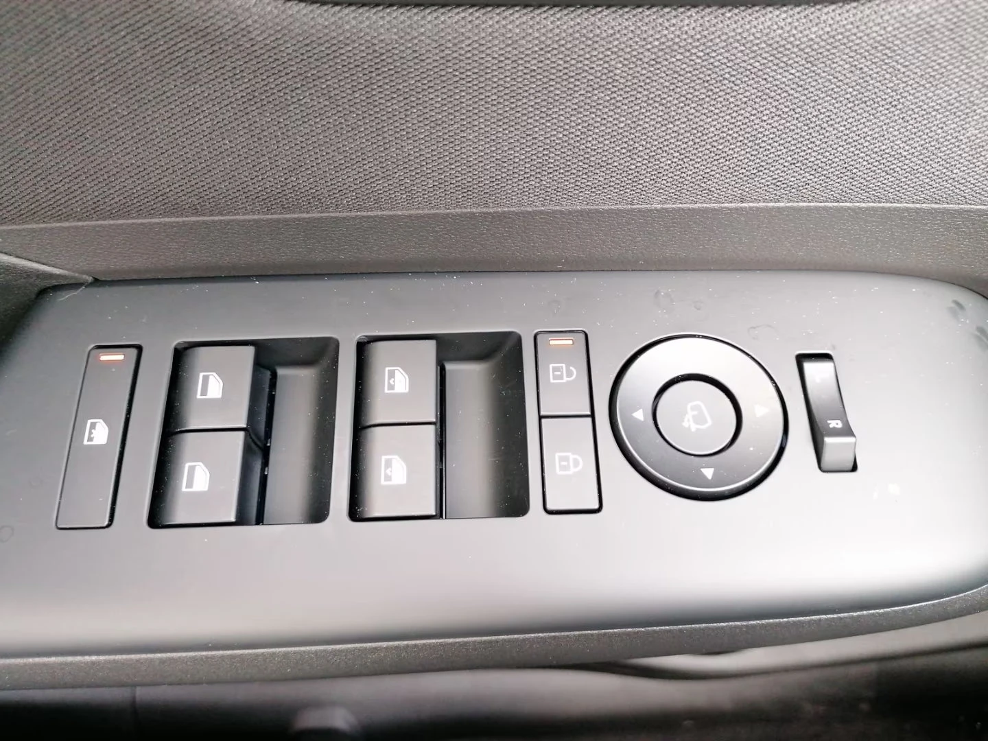 Hyundai Kona EV/156HP/ADVANTAGE/CAM/LED/NAVI/ACC/CPLAY/894g, снимка 13 - Автомобили и джипове - 53767150