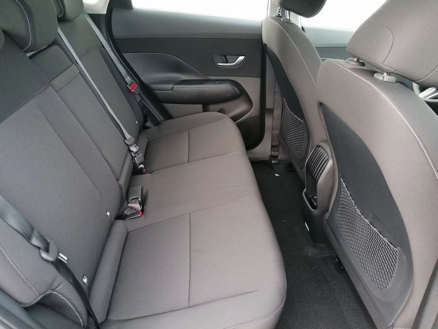 Hyundai Kona EV/156HP/ADVANTAGE/CAM/LED/NAVI/ACC/CPLAY/894g, снимка 15 - Автомобили и джипове - 53767150