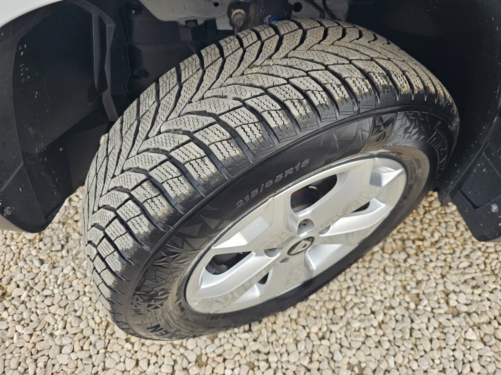 Dacia Duster 1.6i, 114к.с., GPL, снимка 14 - Автомобили и джипове - 54072431