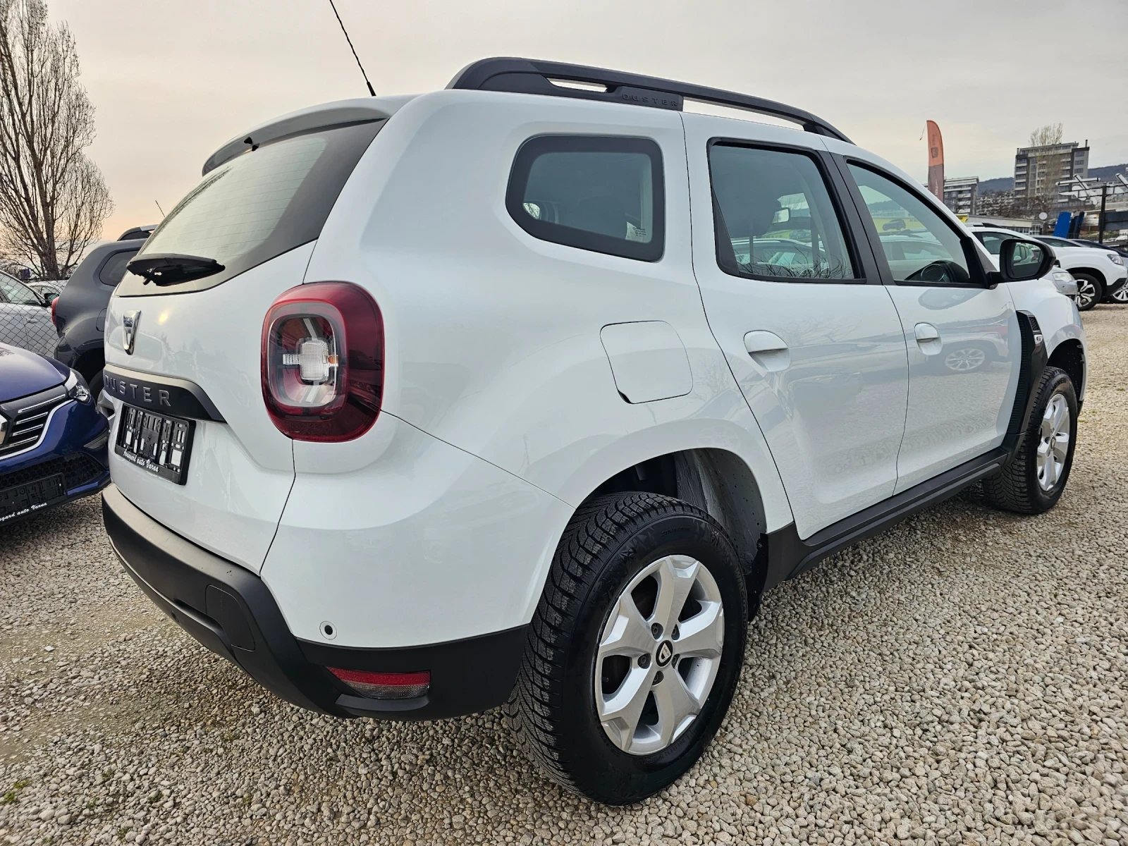 Dacia Duster 1.6i, 114к.с., GPL, снимка 4 - Автомобили и джипове - 54072431