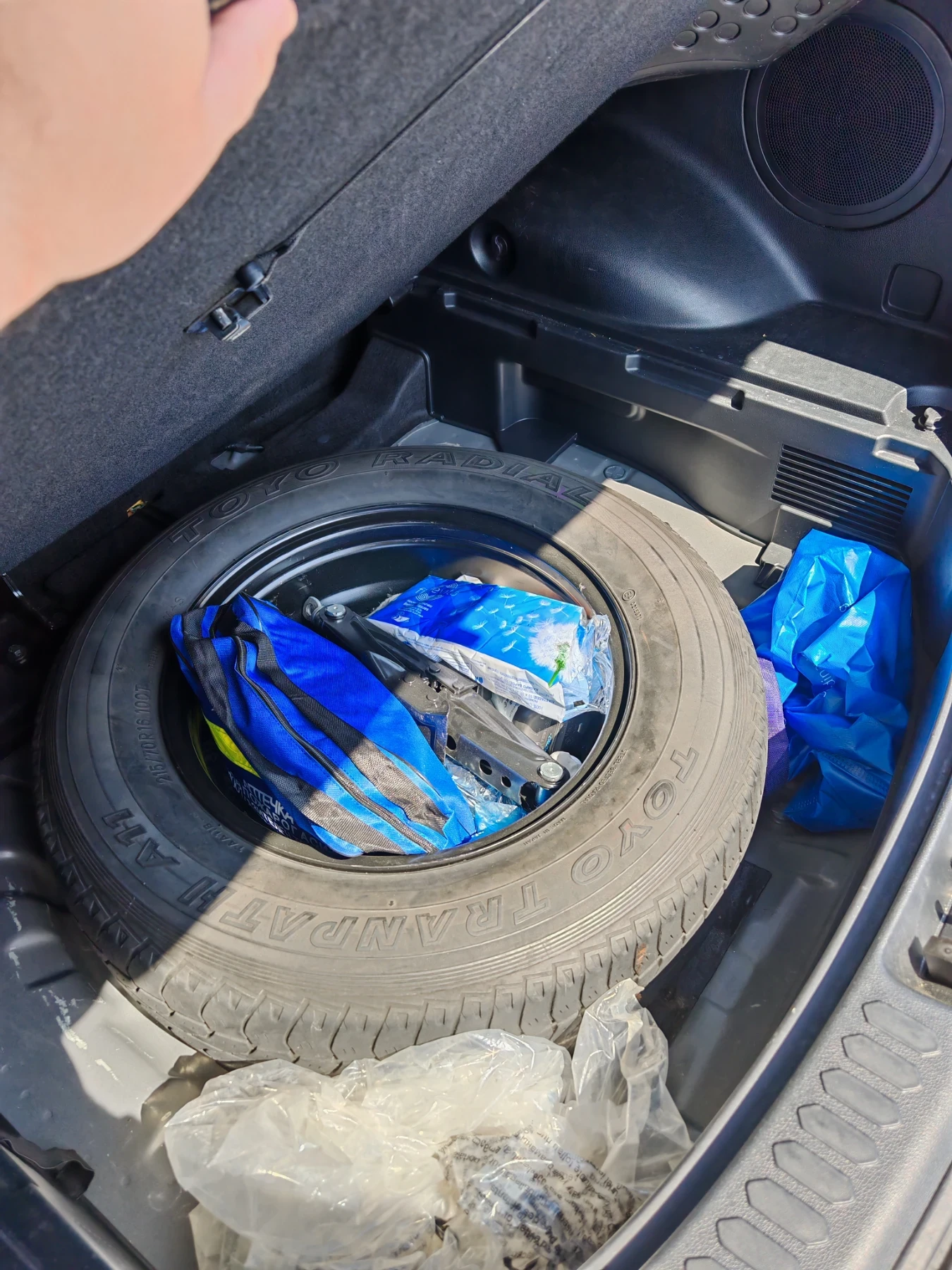 Kia Sportage 2.0 CRDI, снимка 15 - Автомобили и джипове - 54172991