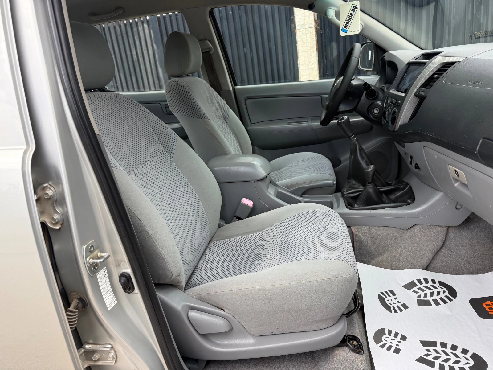 Toyota Hilux 2.5 D4D, снимка 7 - Автомобили и джипове - 56181598