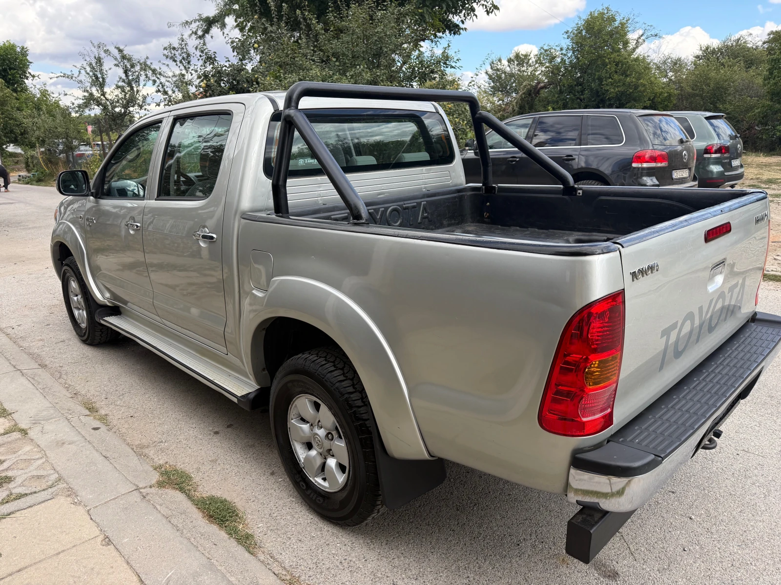 Toyota Hilux 2.5 D4D, снимка 4 - Автомобили и джипове - 56181598