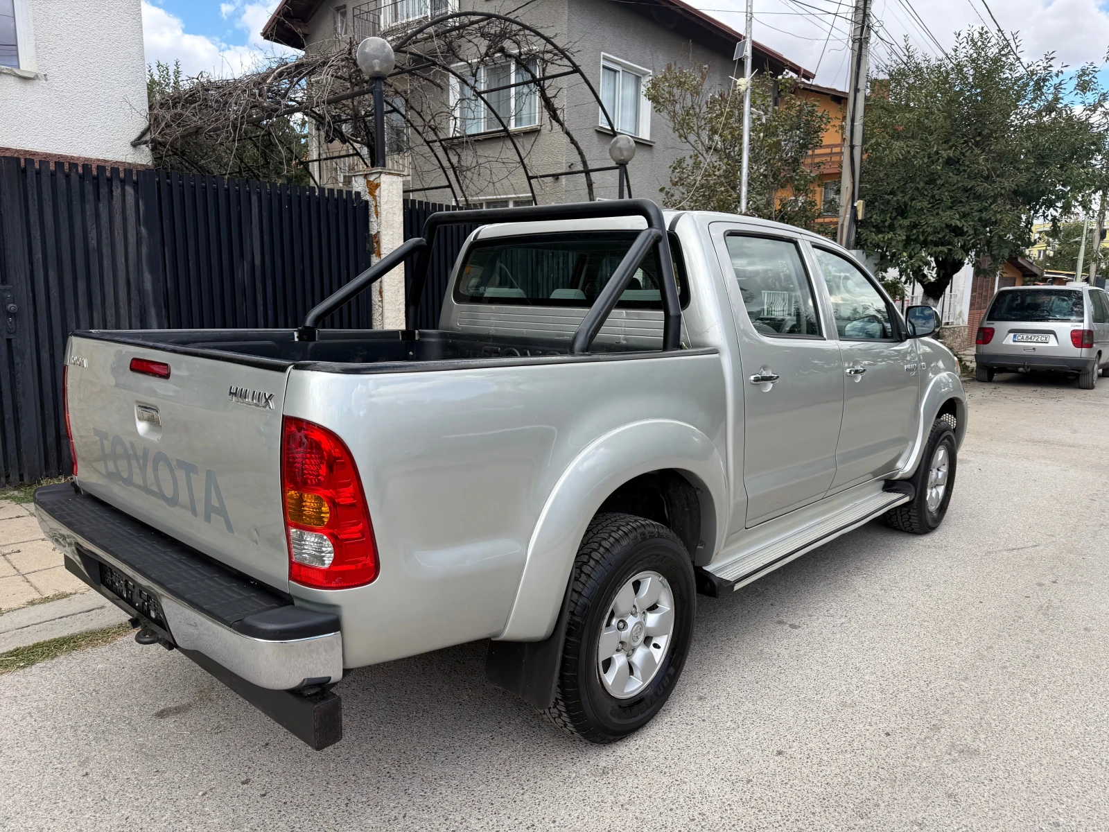 Toyota Hilux 2.5 D4D, снимка 5 - Автомобили и джипове - 56181598