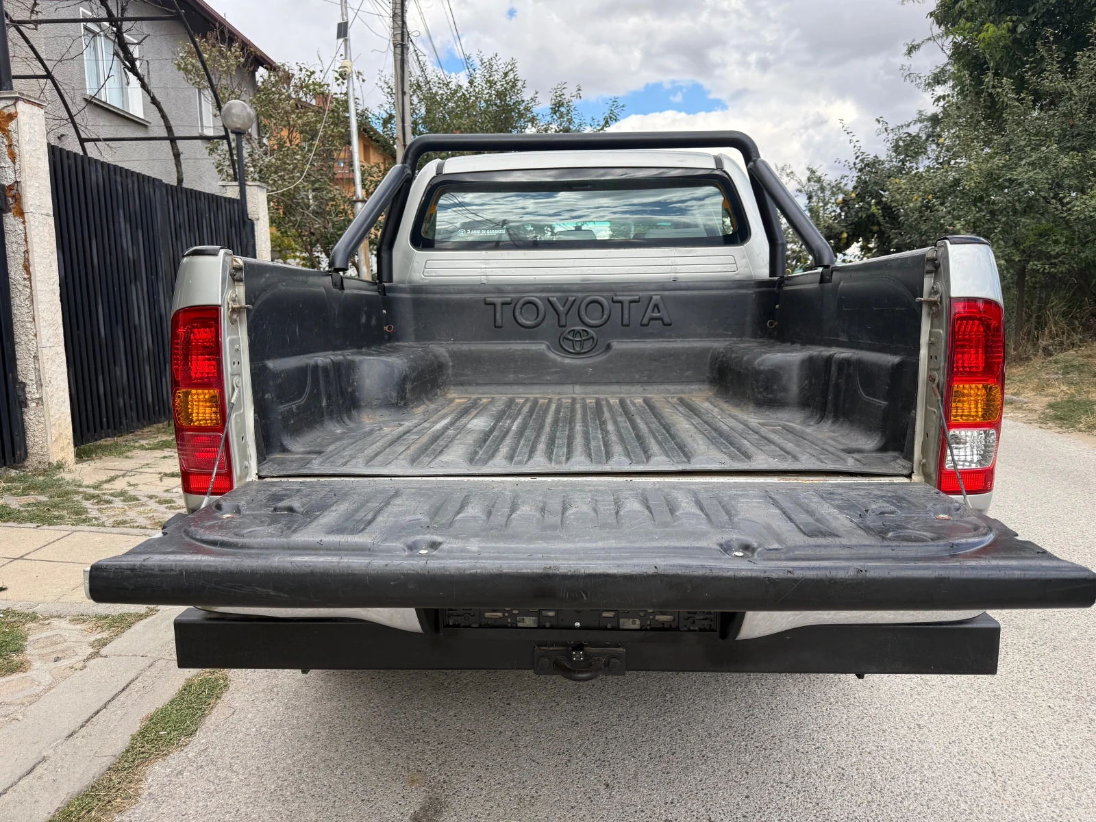 Toyota Hilux 2.5 D4D, снимка 10 - Автомобили и джипове - 56181598