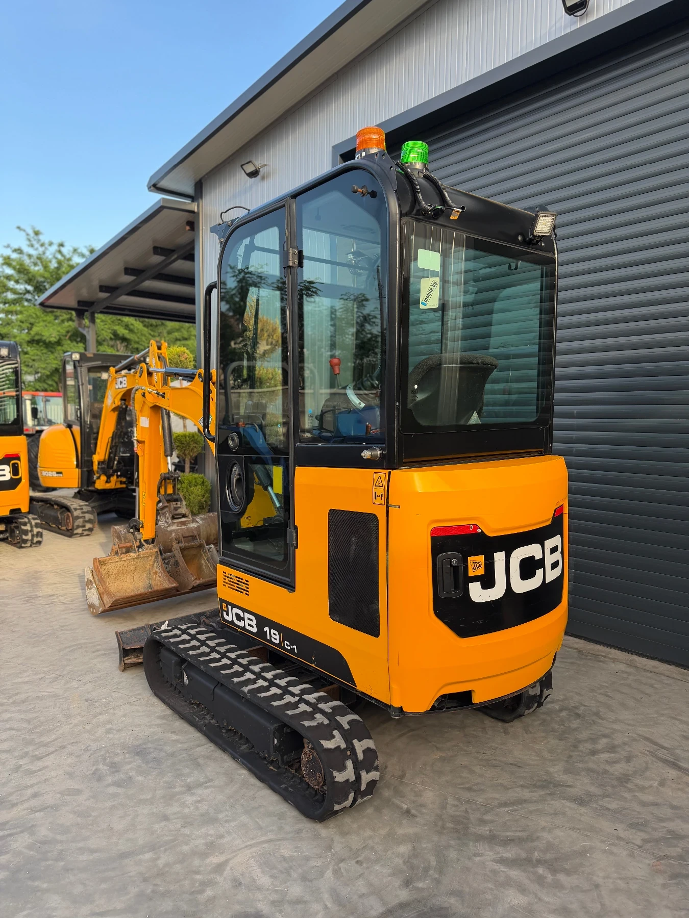 Багер JCB 19C 390мч., снимка 2 - Индустриална техника - 54857948