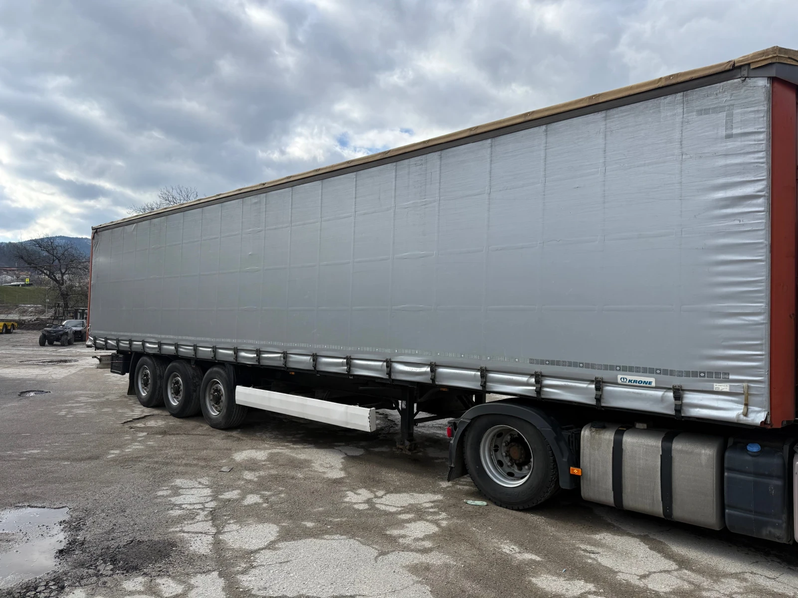 Полуремарке Krone Капаци-повдигащ таван, снимка 3 - Ремаркета - 53916804