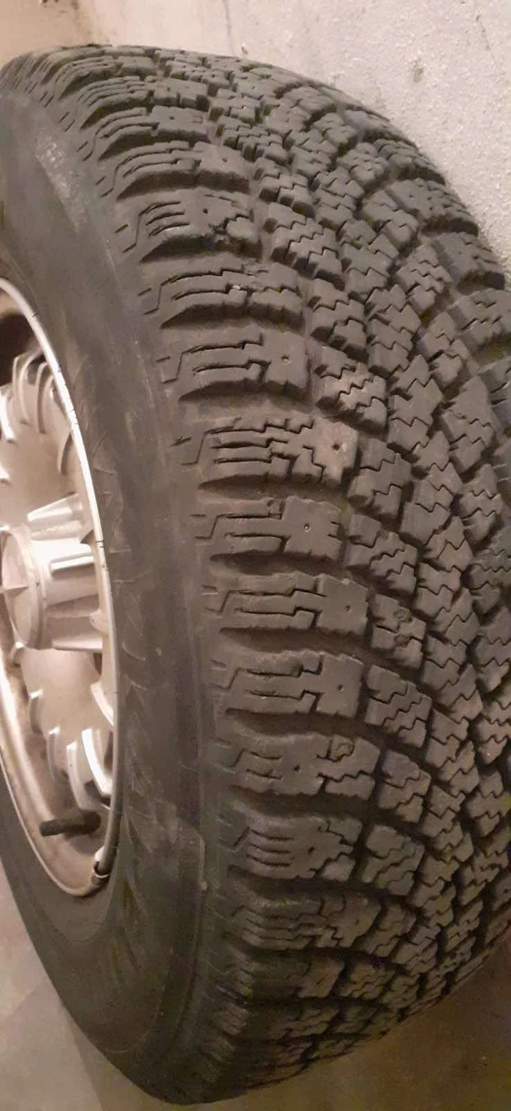 Гуми с джанти Други 205/70R14, снимка 5 - Гуми и джанти - 47569789